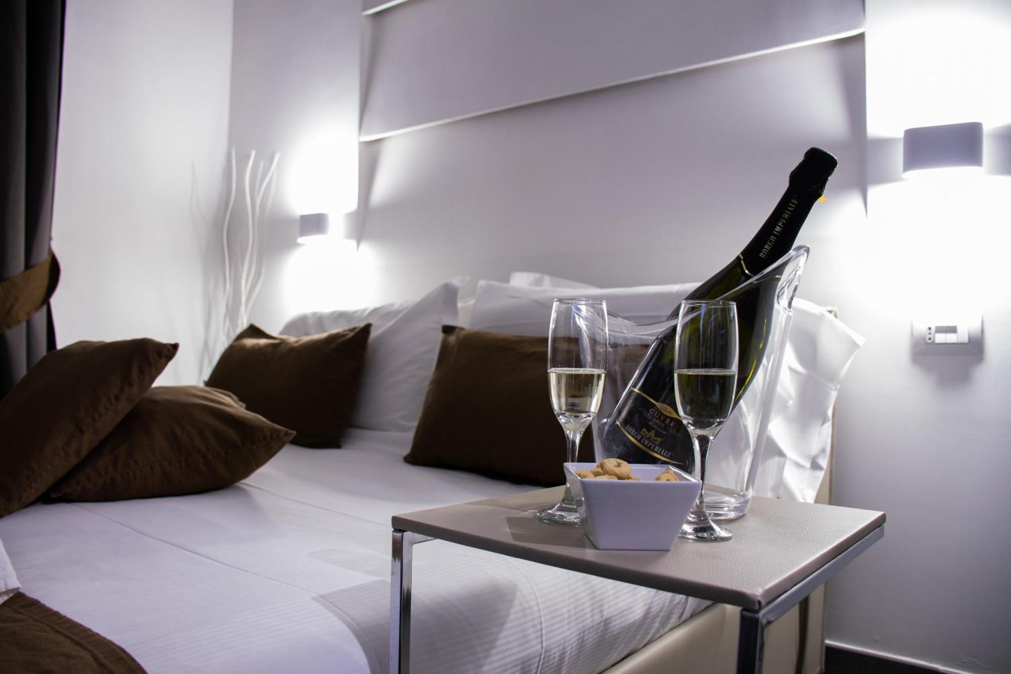 Megaris Luxury Suite Rooms Neapol Zewnętrze zdjęcie